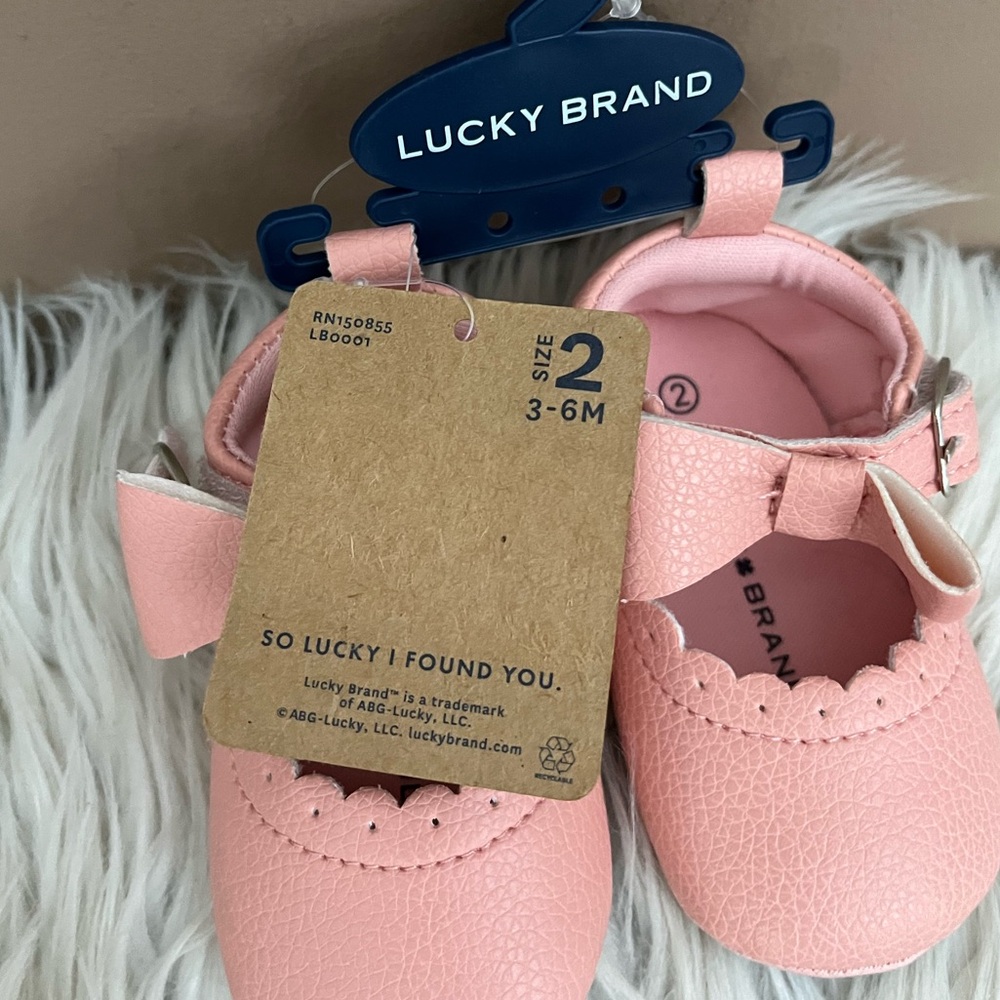 {Lucky Brand} Baby Girl Crib Shoes with Bow Detail in Pink - Size 2 (3-6 months) - Picture 8 of 8